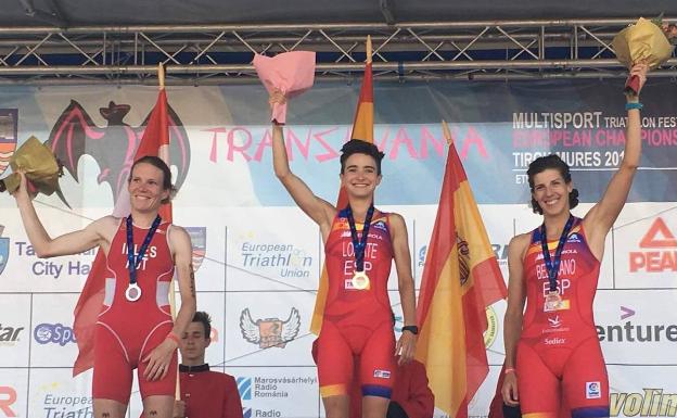 Irene Loizate en el centro con la medalla de oro, tras brillar en el Europeo en Transilvania. 