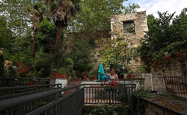 Imagen principal - Detalles del jardín de Ana Isabel de Pablo