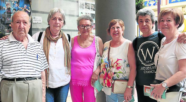 Fernando Rozas, Begoña Ibáñez Avendaño, Cristina Arza, Ana María Gutiérrez, Marisa Arza y Begoña Ibáñez González. 