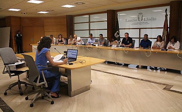 Los sueldos fueron el primer motivo de enfrentamiento. 