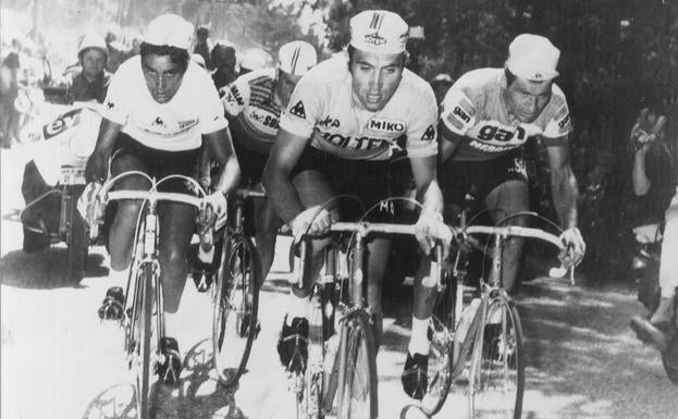 Luis Ocaña, Eddy Merkx y Ramond Poulidor ascienden un puerto durante una etapa del Tour de Francia 1971. 