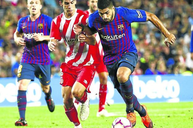 Pons persigue a Suárez en un duelo de esta temporada.