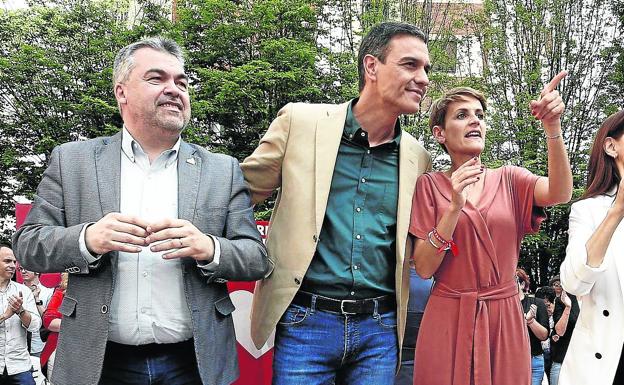 Sánchez y Chivite, durante un acto de la pasada campaña electoral celebrado en Pamplona.