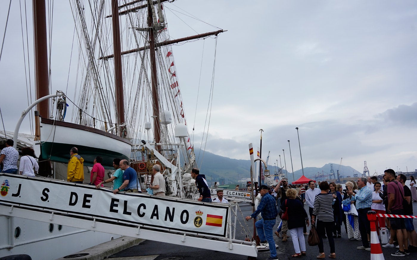 Fotos: El &#039;Juan Sebastián Elcano&#039; desafía a la tempestad en Getxo