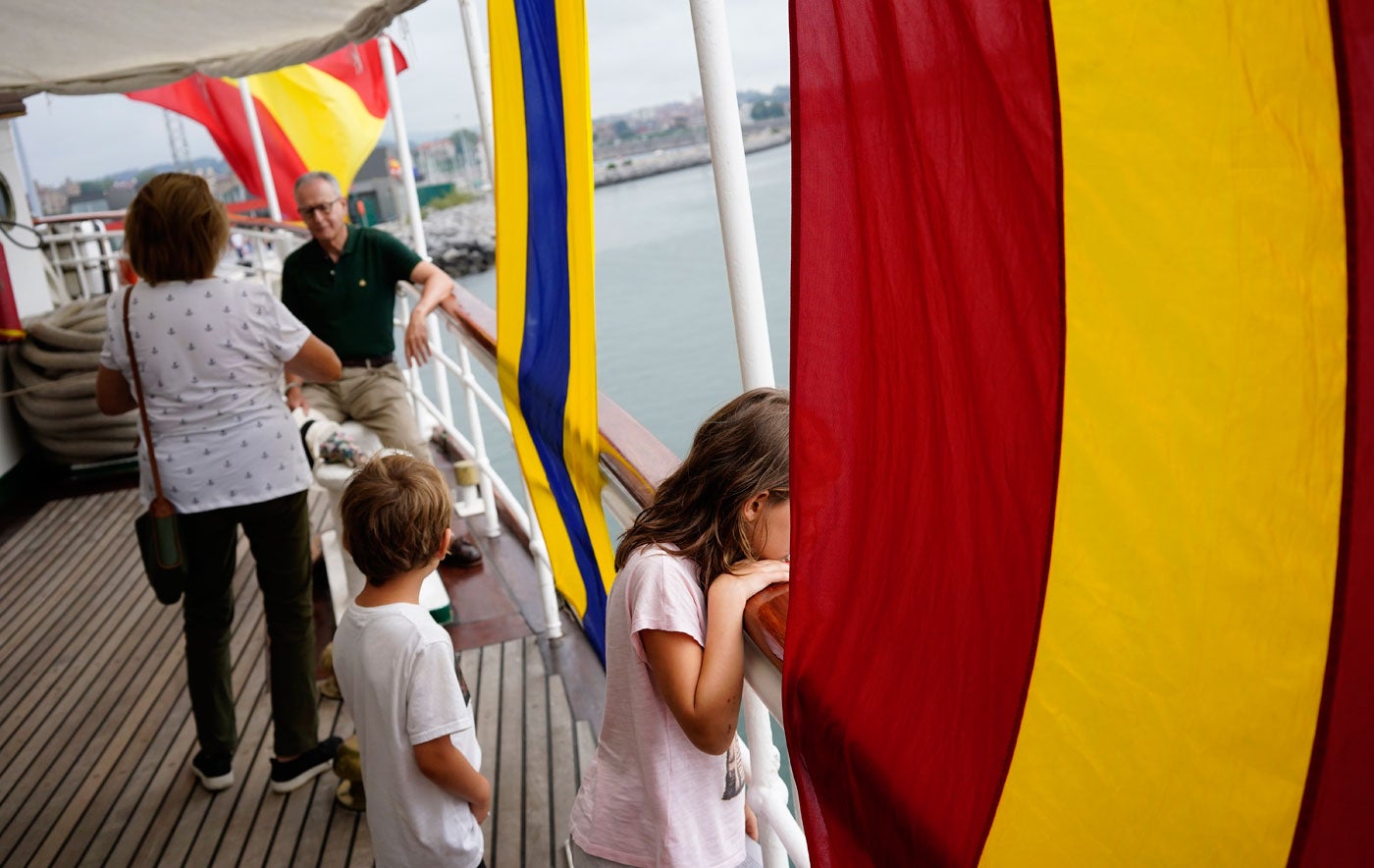 Fotos: El &#039;Juan Sebastián Elcano&#039; desafía a la tempestad en Getxo