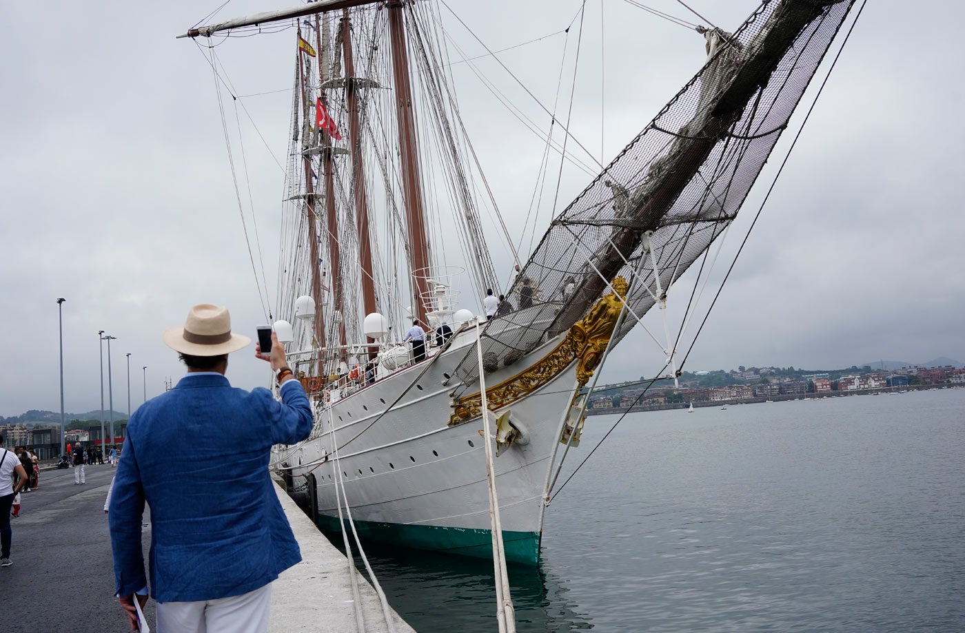 Fotos: El &#039;Juan Sebastián Elcano&#039; desafía a la tempestad en Getxo