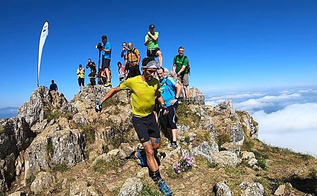 Aritz Egea, en la cima del Txindoki.