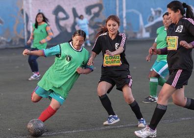 Imagen secundaria 1 - El gran ambiente está siempre garantizado en los partidos. 