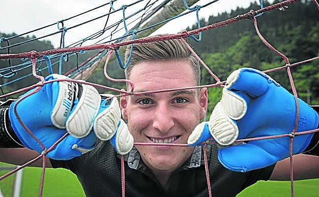 Unai Marino, en el Campo Municipal de Zaldupe (Ondarroa).
