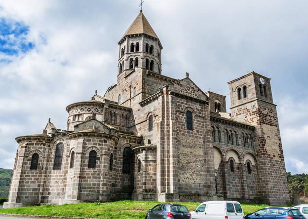 Basílica de Notre-Dame-Du-Port, en Clermont-Ferrand.