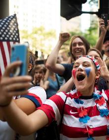 Imagen secundaria 2 - Nueva York recibe con un baño de masas a las campeonas del mundo