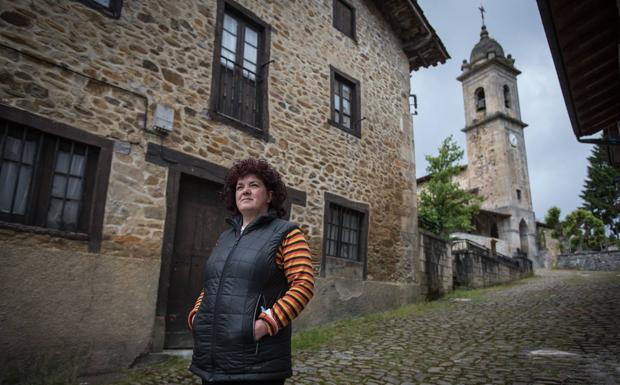 Idoia Barrondo, en la calzada real de Ubide.