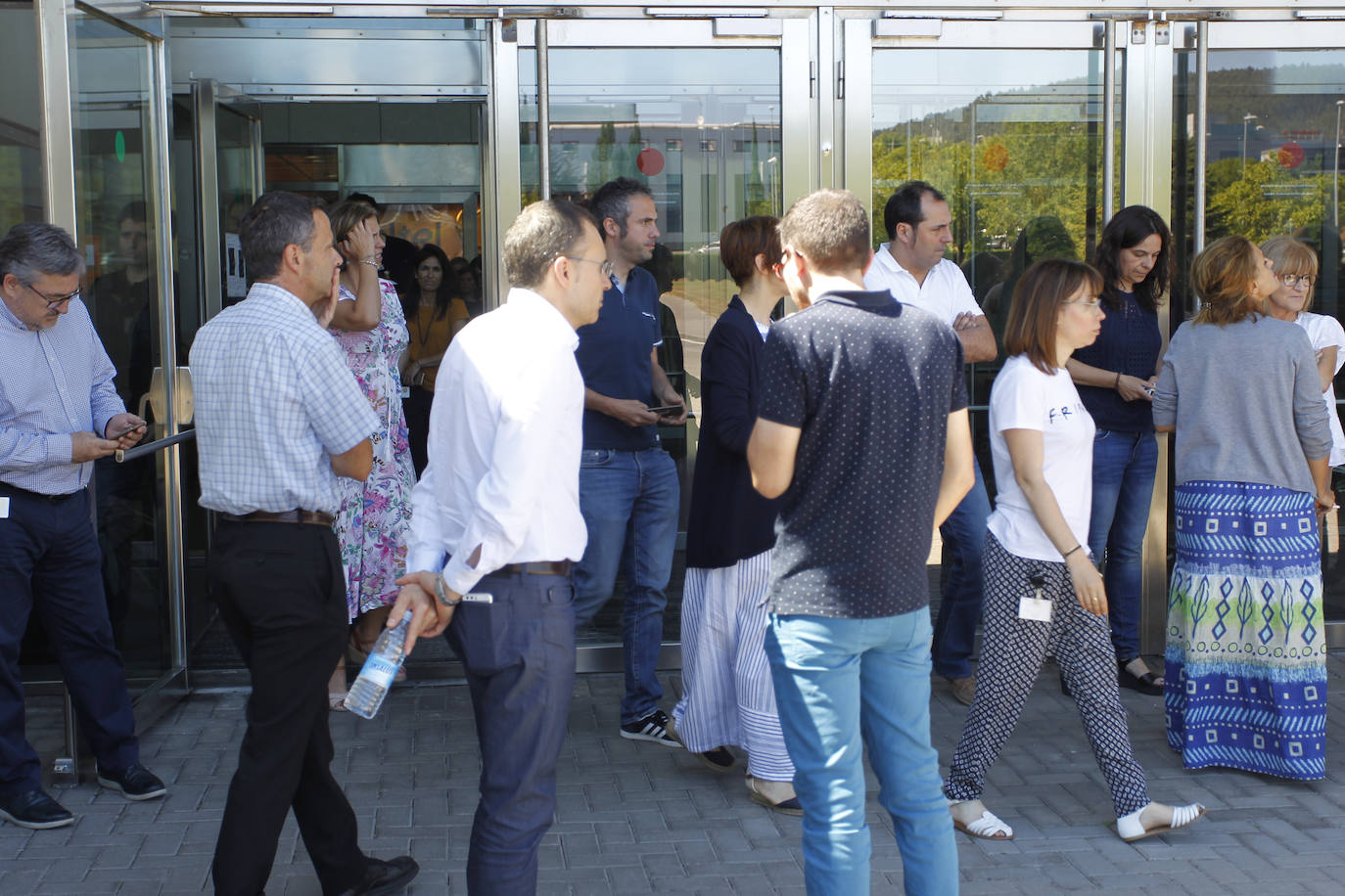 Fotos: La concentración de los trabajadores de Euskaltel, en imágenes