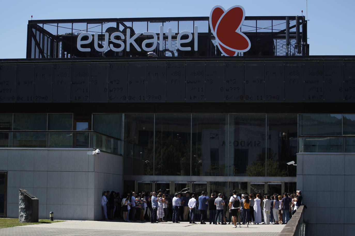 Fotos: La concentración de los trabajadores de Euskaltel, en imágenes