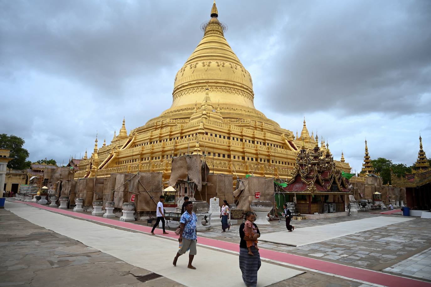 Templos de Bagan. El momumental complejo de los templos de Bagan, en Birmania, es uno de los nueve sitios culturales que la Unesco ha incluido en su lista del Patrimonio Mundial. El sitio sacro de Bagan posee numerosos templos, monasterios y lugares de peregrinación, así como vestigios arqueológicos, frescos y esculturas. El lugar constituye un testimonio de la civilización que floreció entre los siglos XI y XIII en la región.