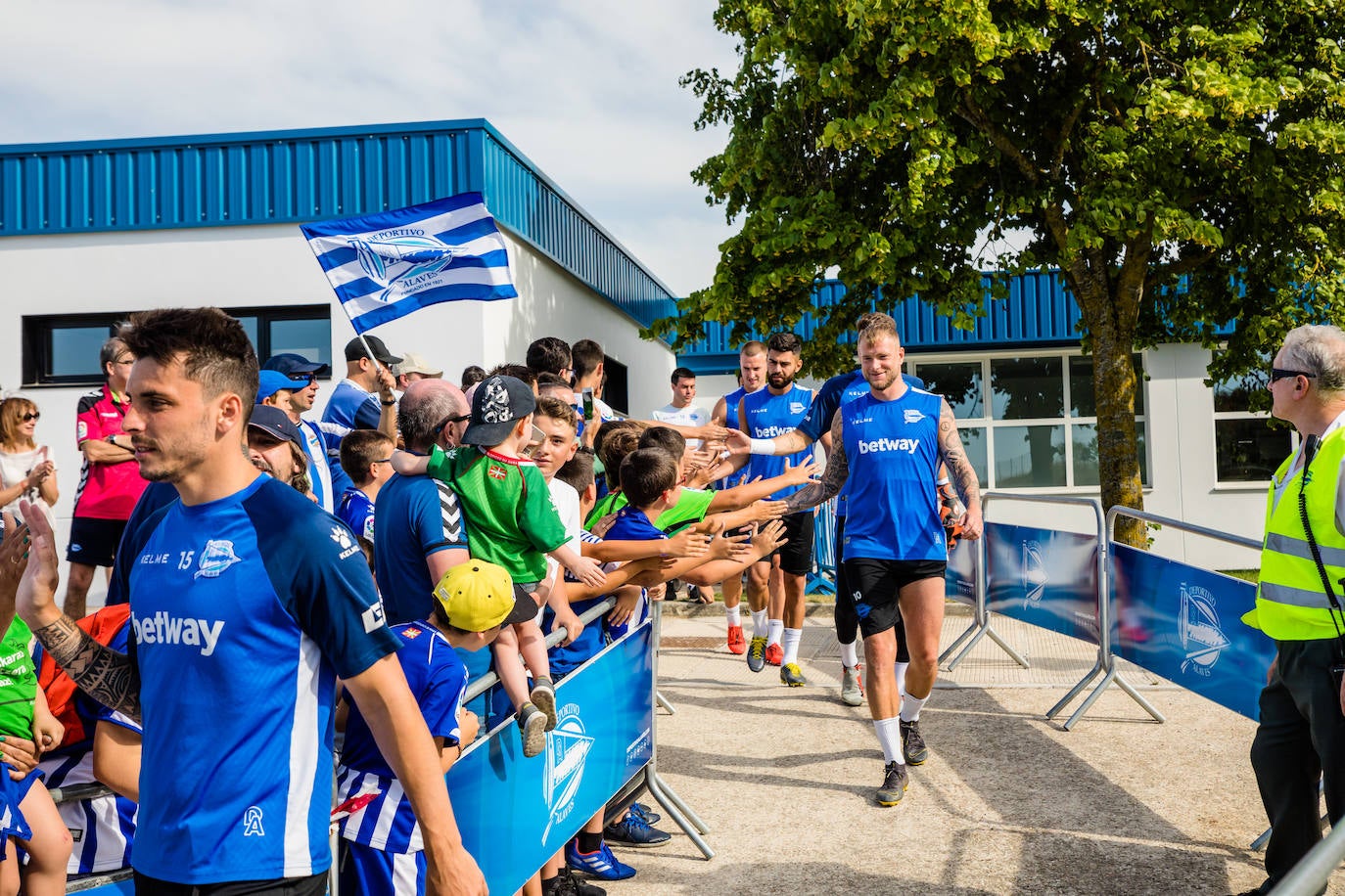 La sesión sirvió para que la hinchada conociera de primera mano a la nueva plantilla albiazul
