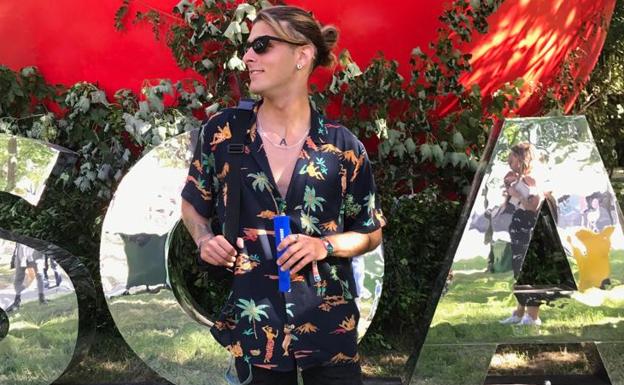 Galería. El 'instagramer' y modelo bilbaíno Ager Abarka luce una camisa hawaiana.