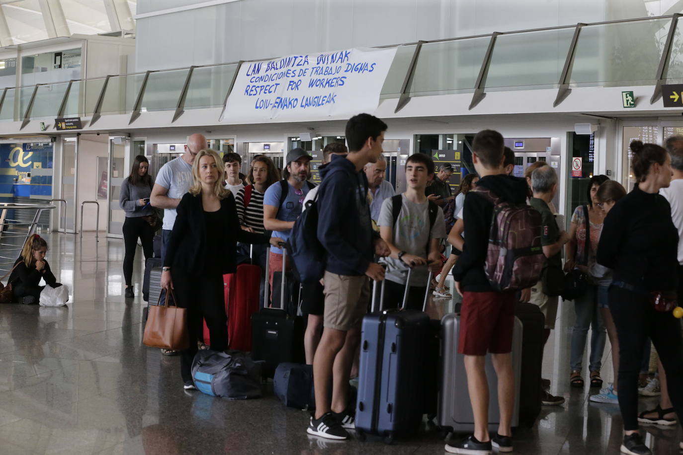 Fotos: Las imágenes del aeropuerto en la jornada de huelga