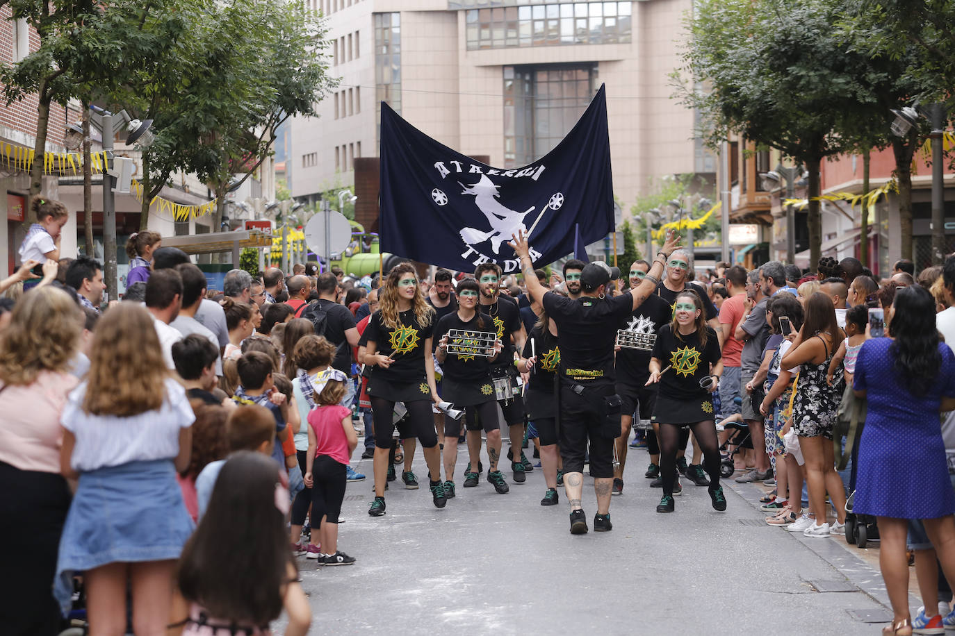La localidad fabril, inmersa en los 'cármenes'