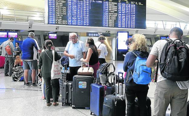 La normalidad fue la tónica de la jornada, pese a que había convocada una huelga y estaba previsto que se cancelaran hasta 16 vuelos.