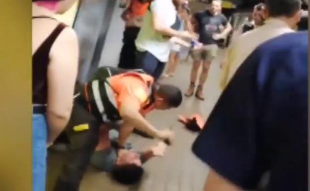 Mordiscos y patadas entre carteristas y agentes de seguridad del Metro de Barcelona