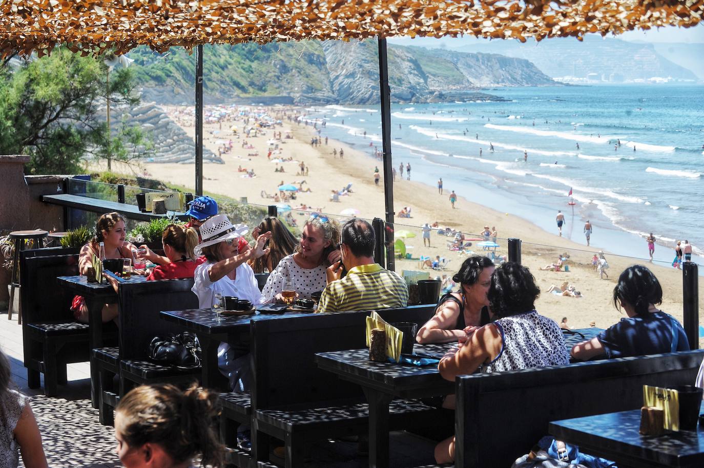 La hora del aperitivo en El Peñón.