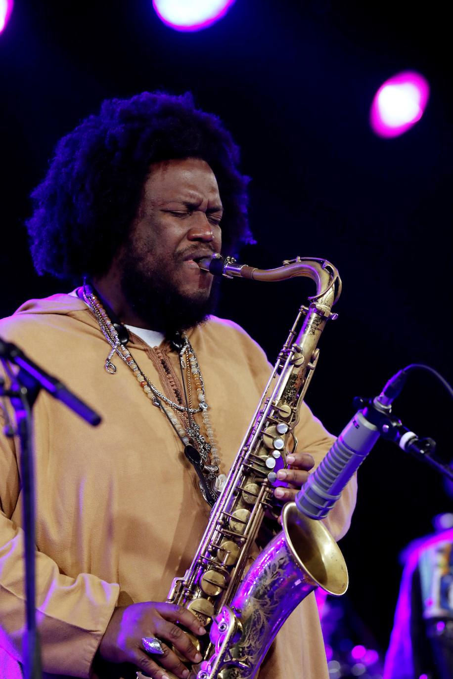 Kamasi Washington y su banda arrollaron con música contemporánea y pusieron la guinda al festival, en el cierre de una gran jornada en Mendizorroza