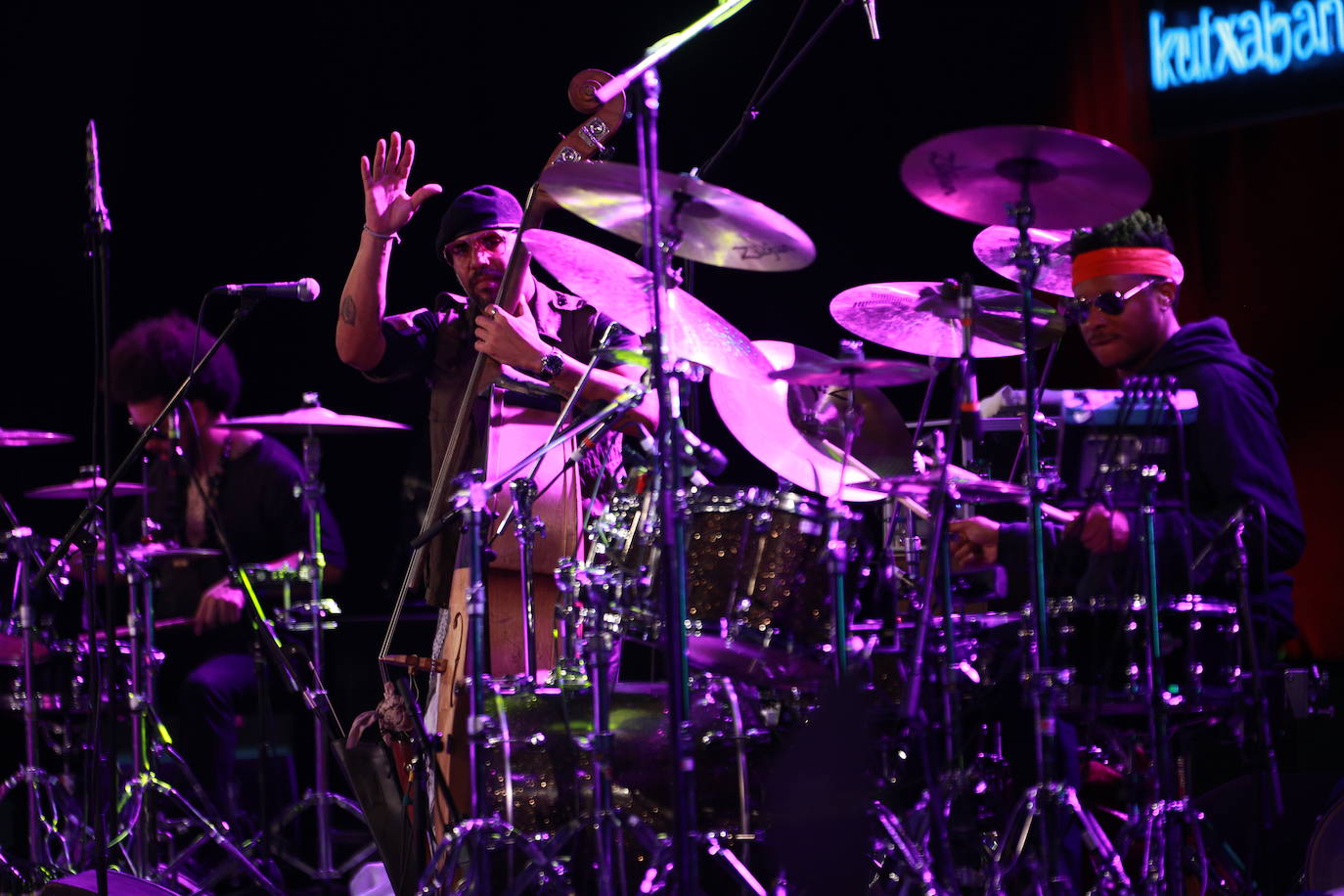 Kamasi Washington y su banda arrollaron con música contemporánea y pusieron la guinda al festival, en el cierre de una gran jornada en Mendizorroza