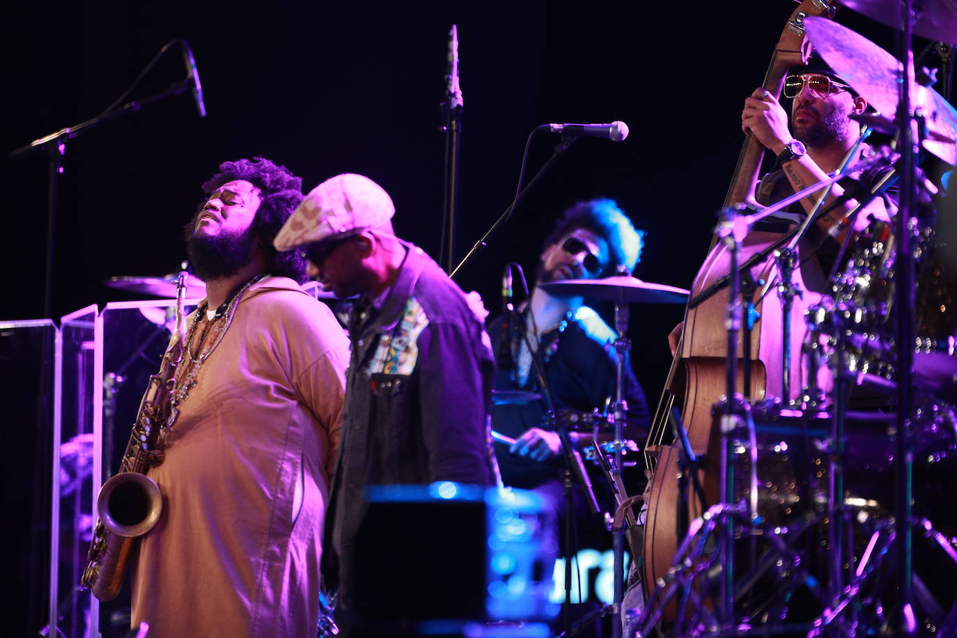 Kamasi Washington y su banda arrollaron con música contemporánea y pusieron la guinda al festival, en el cierre de una gran jornada en Mendizorroza