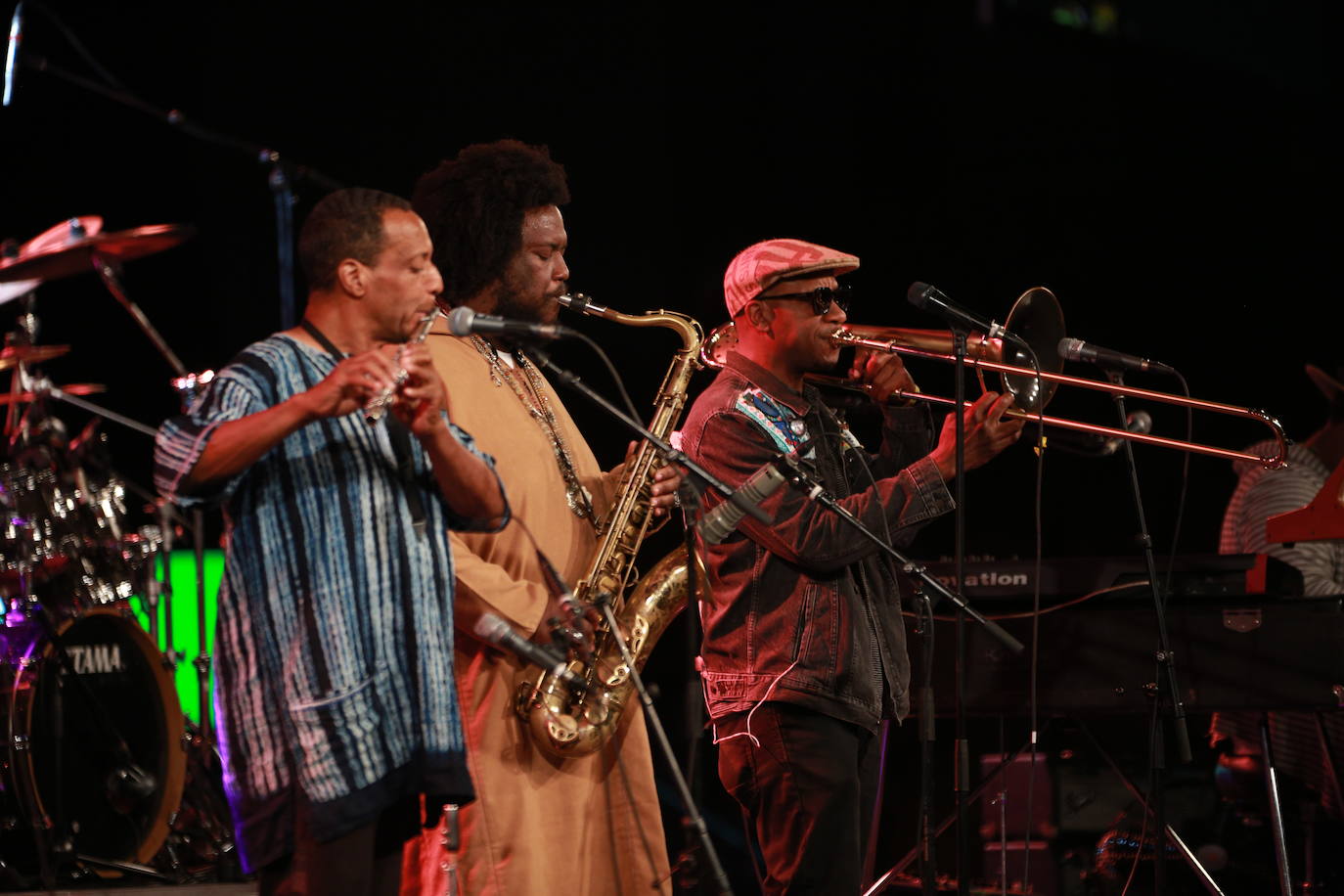 Kamasi Washington y su banda arrollaron con música contemporánea y pusieron la guinda al festival, en el cierre de una gran jornada en Mendizorroza