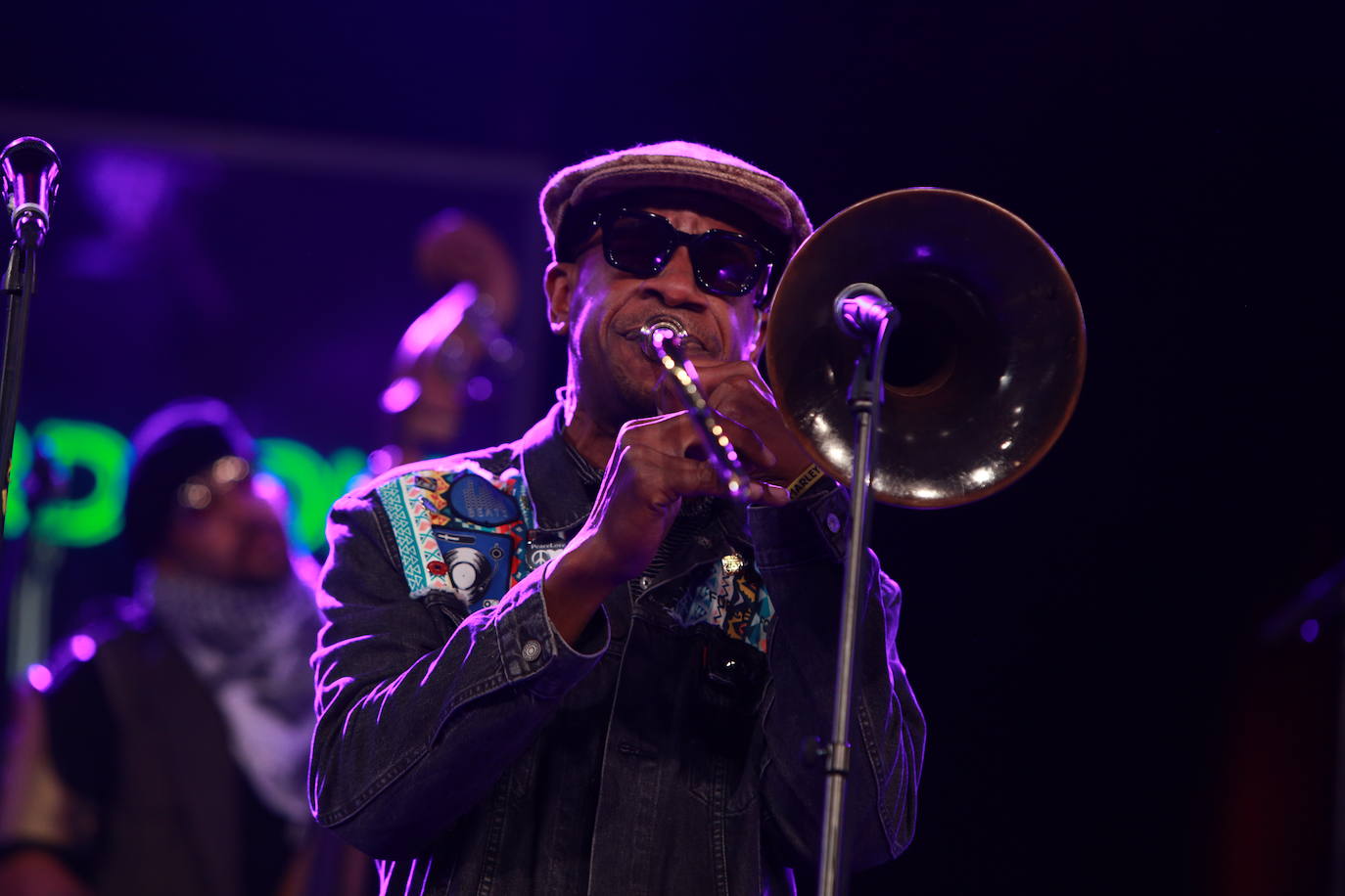 Kamasi Washington y su banda arrollaron con música contemporánea y pusieron la guinda al festival, en el cierre de una gran jornada en Mendizorroza