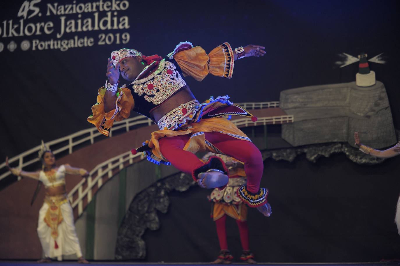 El festival de folclore de Portugalete volvió a reunir este sábado a gran cantidad de espectadores