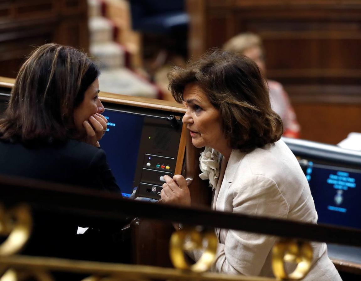 Adriana Lastra y Carmen Calvo comentan las últimas novedades en las negociaciones con Unidas Podemos.