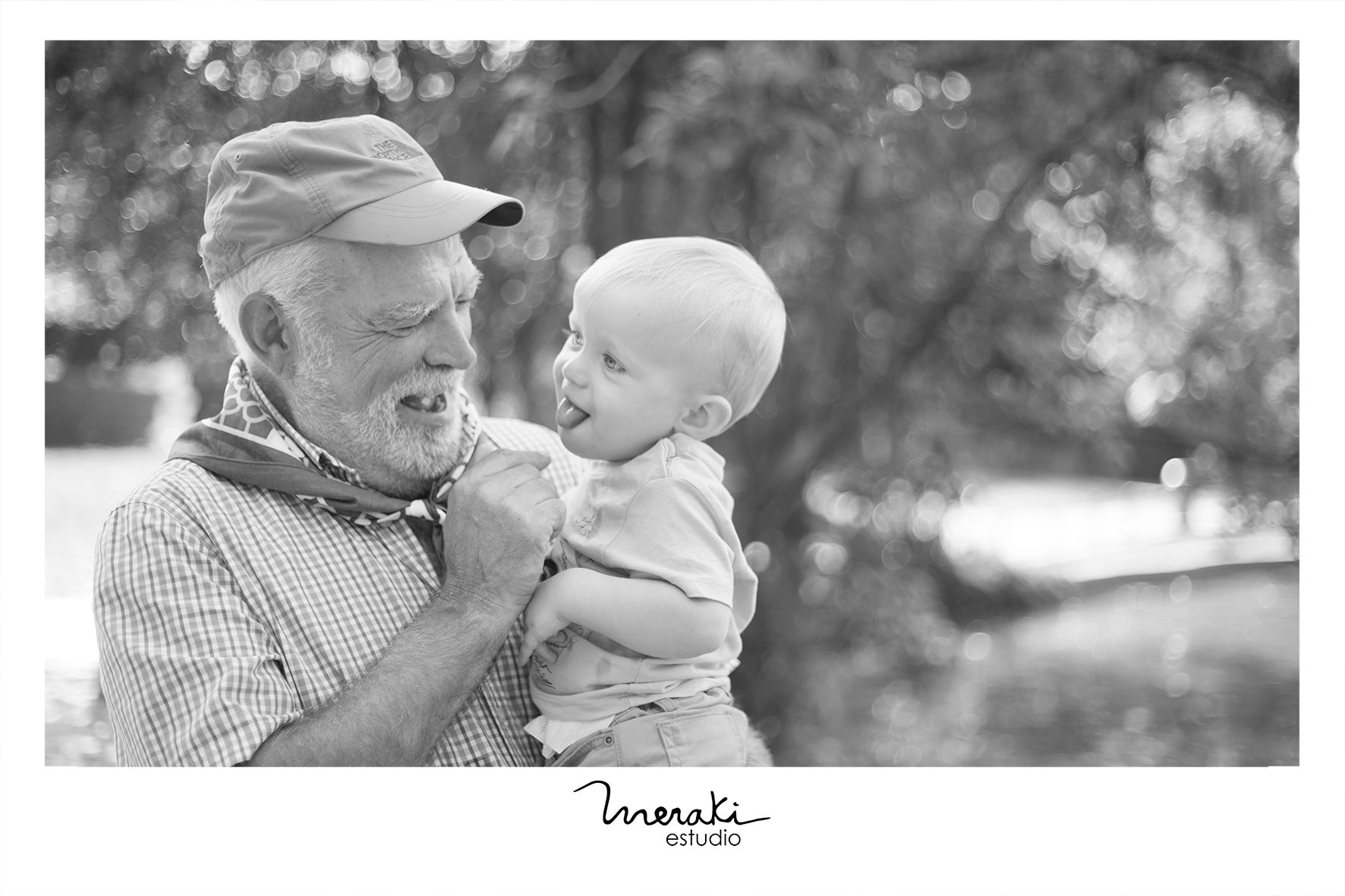 El estudio de fotografía Meraki Estudio ha organizado una quedada este viernes en Bilbao para todos aquellos aitites que quieran inmortalizan un bonito recuerdo con sus nietos
