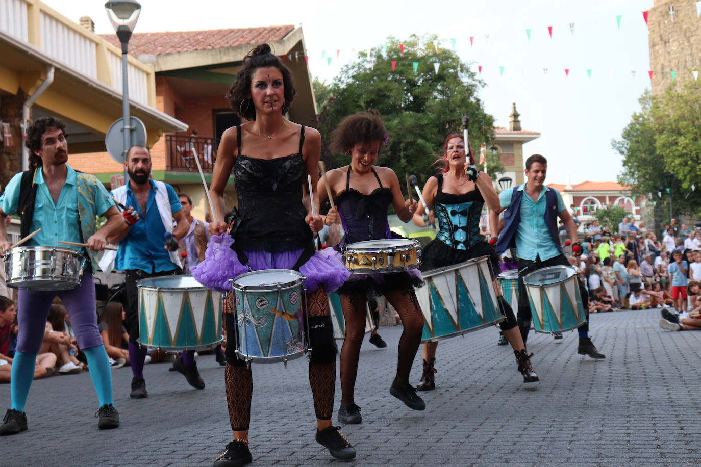 La localidad costera inicia cinco días de fiestas que llenarán sus calles de jolgorio, color y alegría.