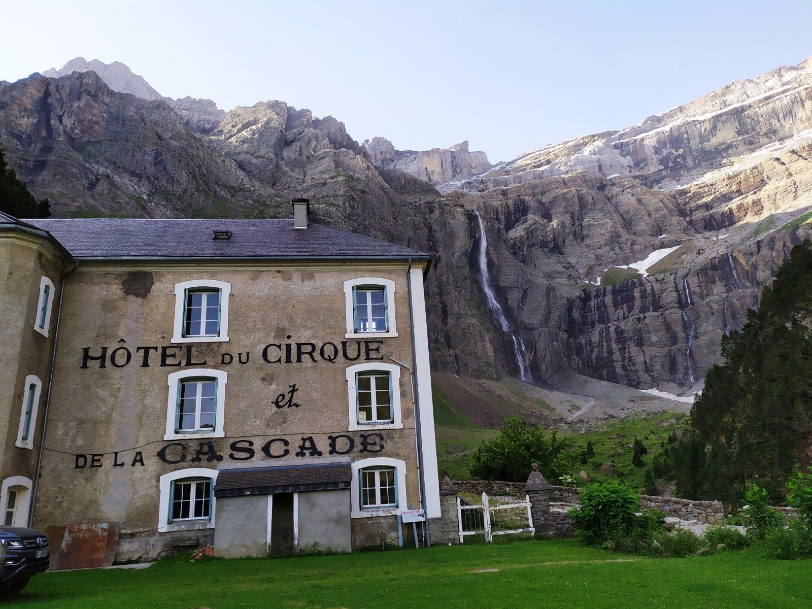 El Hotel du Cirque et de la Cascade disfruta de un emplazamiento privilegiado a tan solo 30 minutos de la cascada.