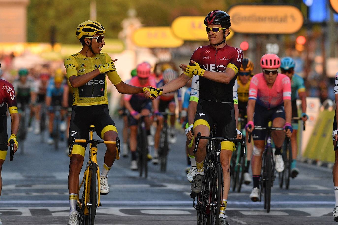 «Esto es como la droga, un vicio, ganas el Tour y ya piensas en otro», confesó el sábado tras sentenciar la carrera Egan Bernal, con la ingenuidad y el descaro de sus 22 años. Pero el debate en el mundo del ciclismo está abierto: ¿Puede marcar una era?