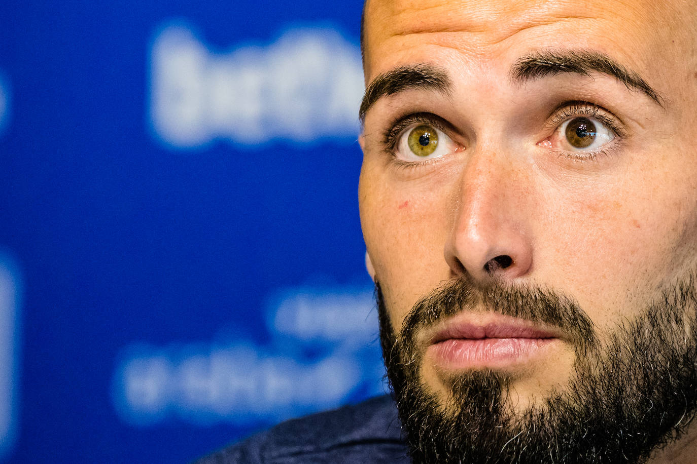 Fotos: El Alavés presenta a Aleix Vidal