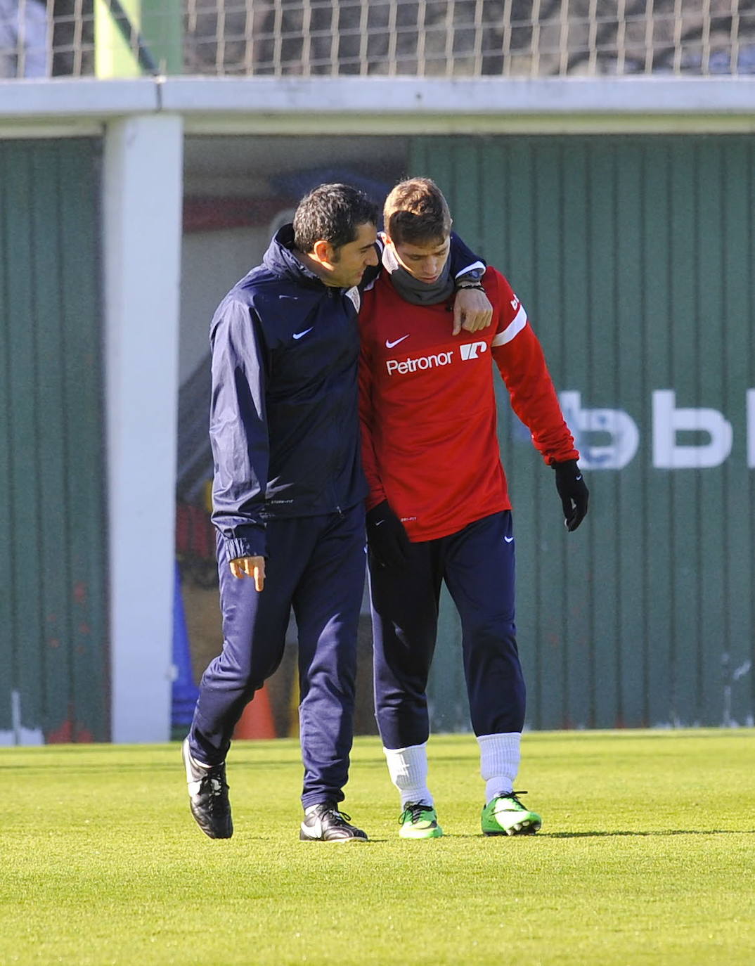 Recibiendo instrucciones de Valverde en Lezama, en 2014.