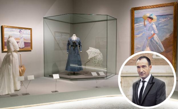 'Sorolla y la moda' fue otra de las exposiciones donde Martínez de la Pera (en la foto circular) hilvanó un recorrido artístico con vestidos de época. 