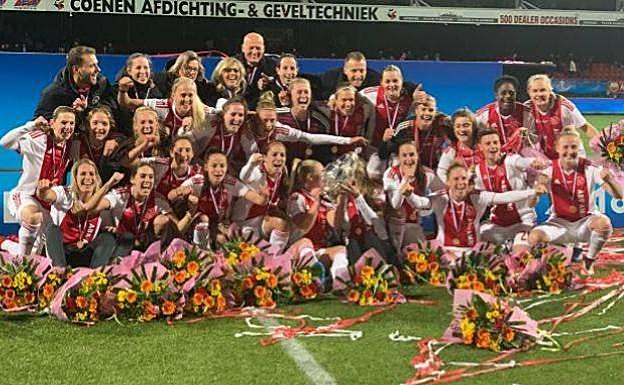 El equipo celebra un título durante la pasada temporada.