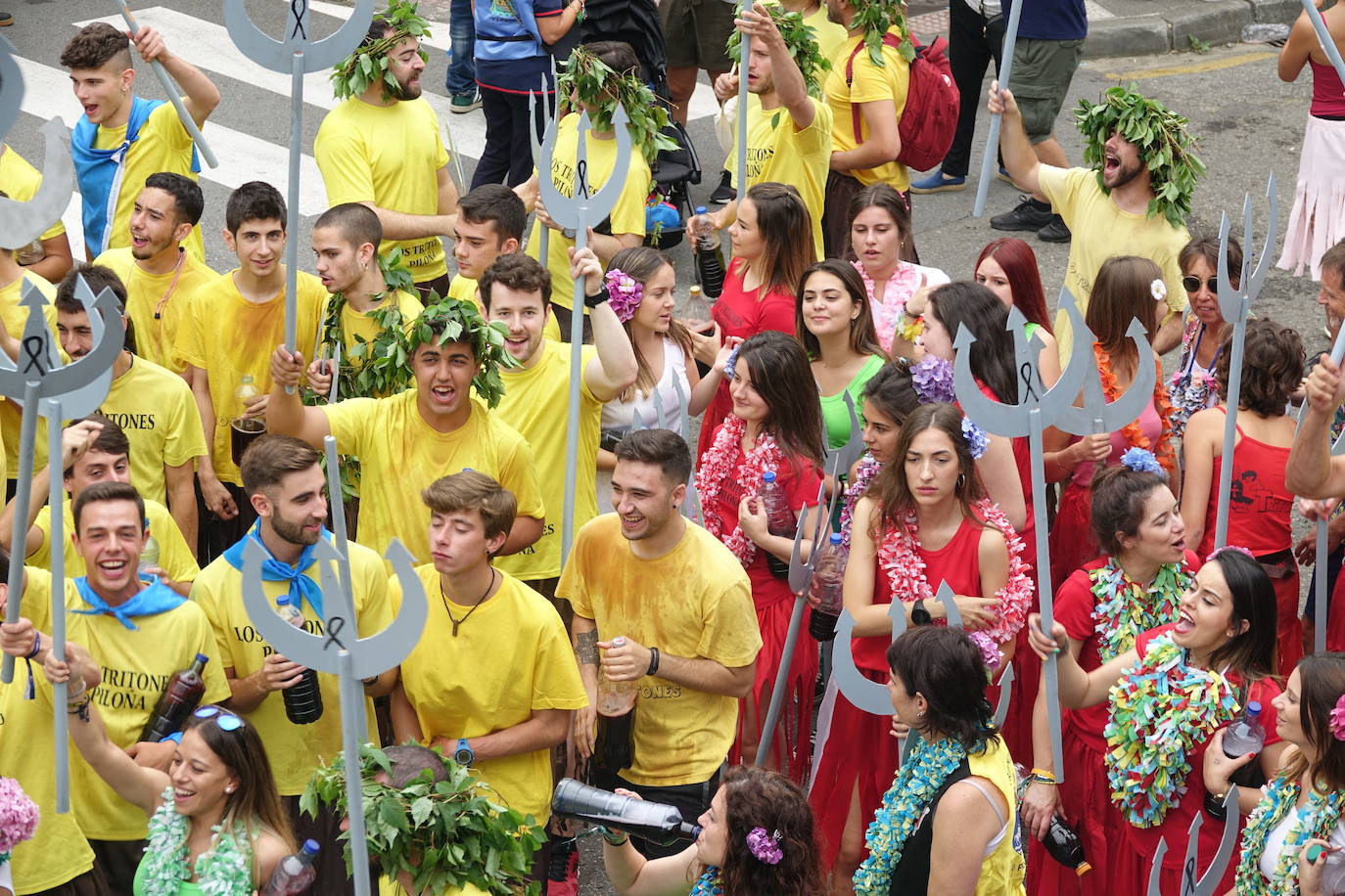 La prueba ha contado con la participación de más de 1.100 palistas en más de 800 embarcaciones mientras en las orillas del río el público disfrutaba de la gran jarana