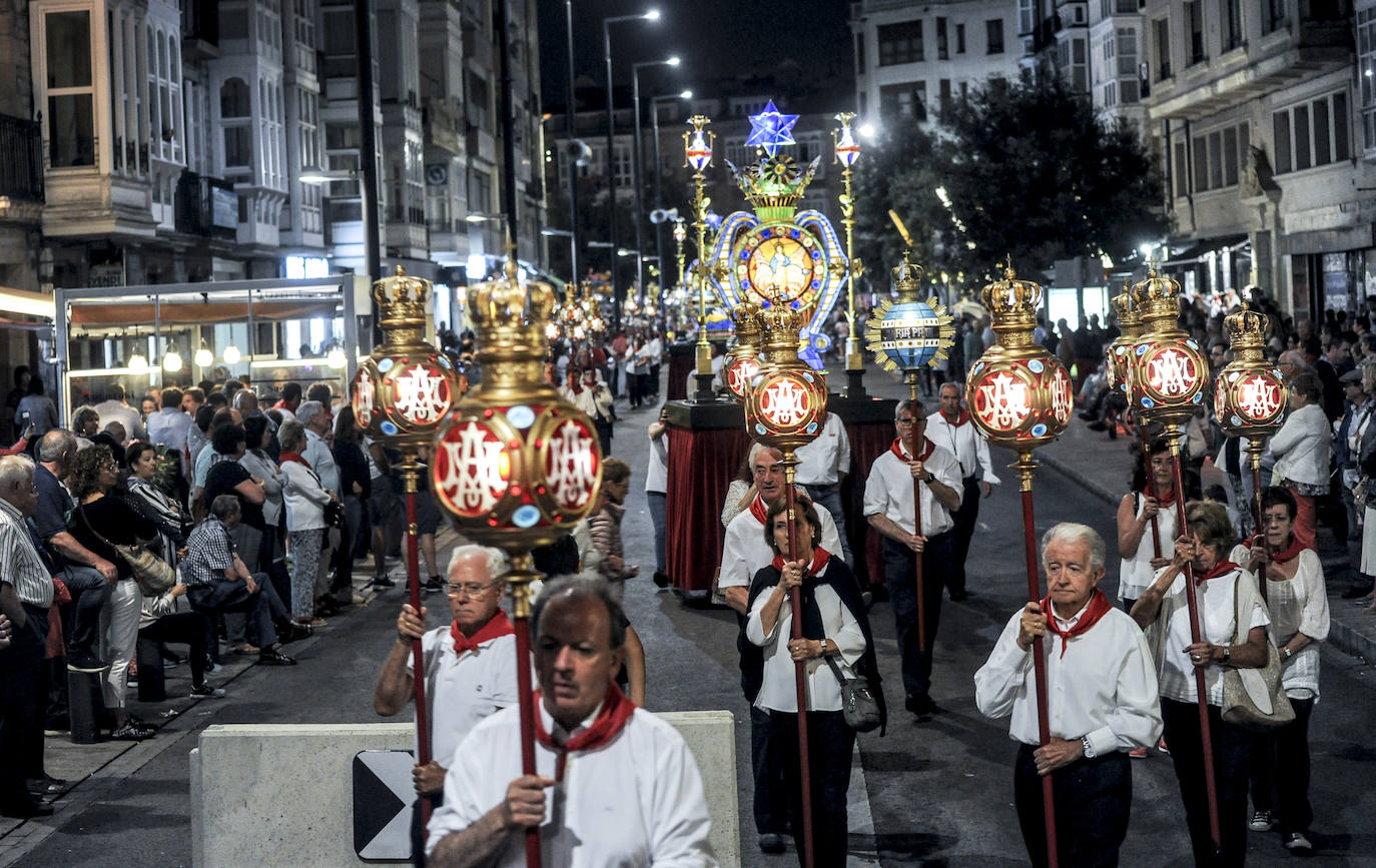 Fotos: La procesión del Rosario de los Faroles, en imágenes