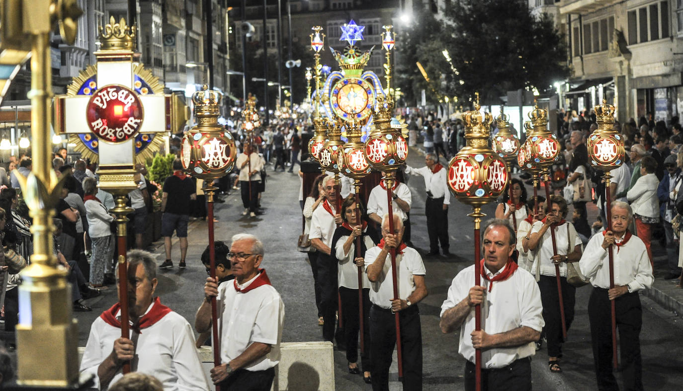 Fotos: La procesión del Rosario de los Faroles, en imágenes