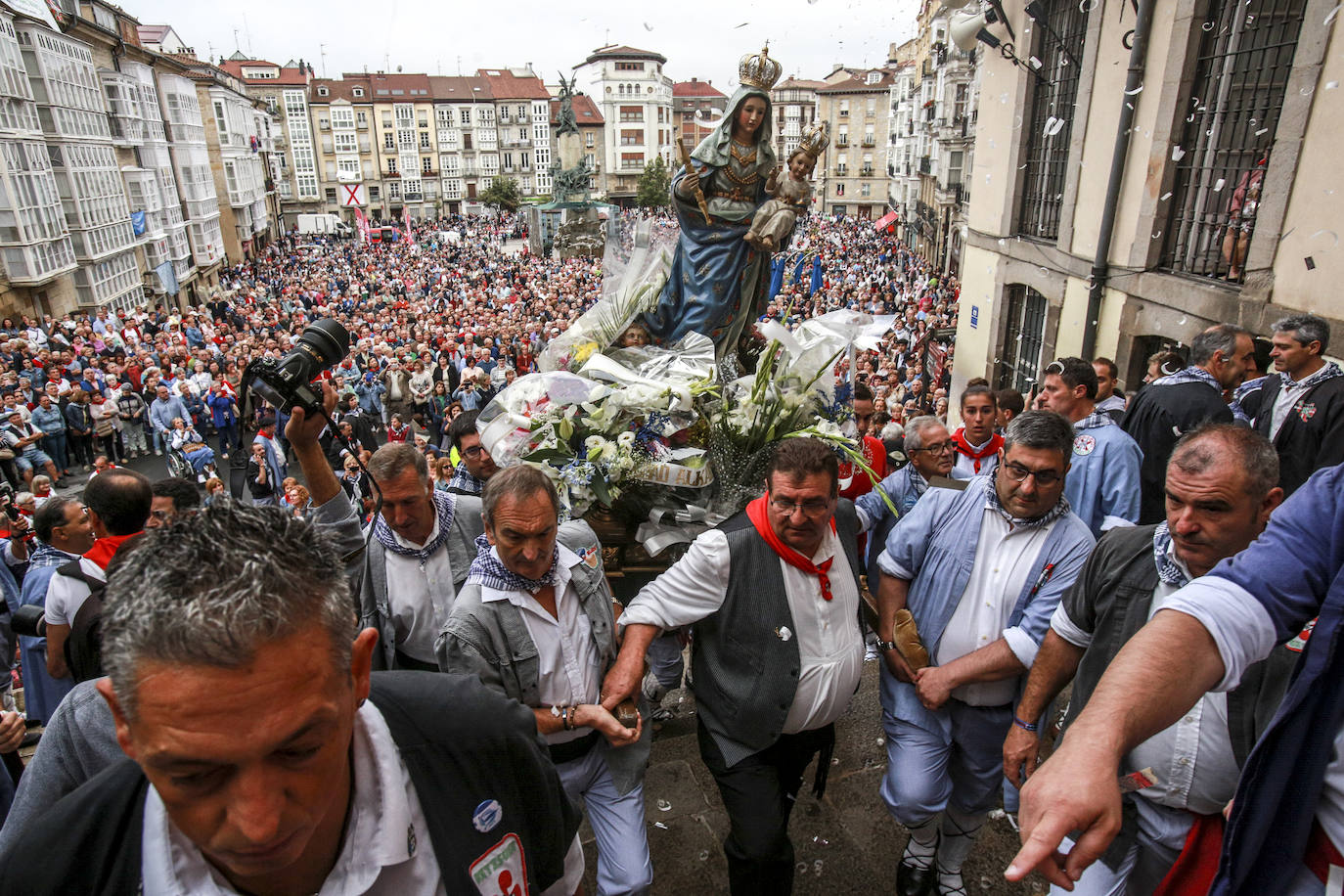 Fotos: Multitudinario Rosario de la Aurora