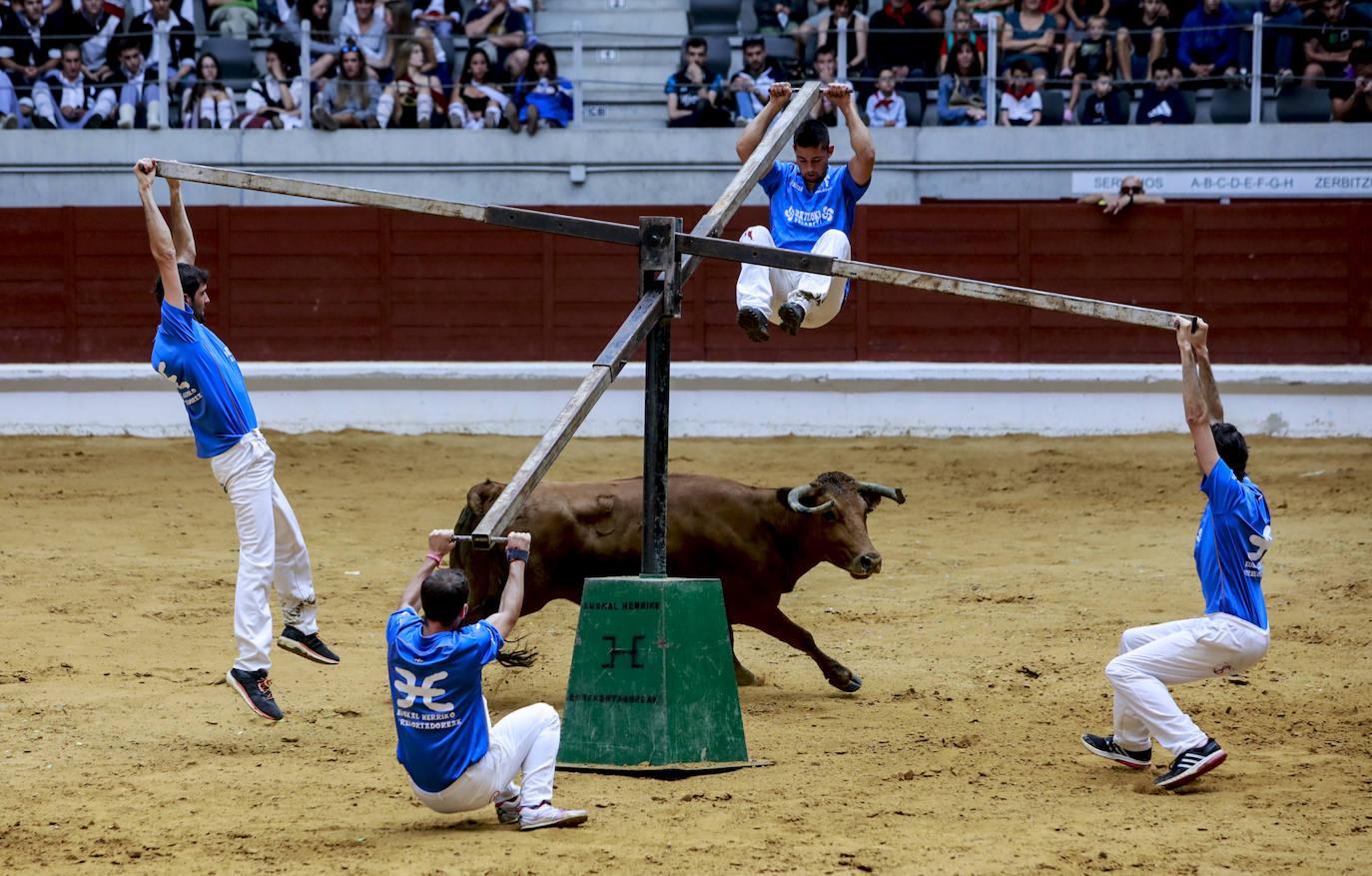 Fotos: Las imágenes de las vaquillas en La Blanca