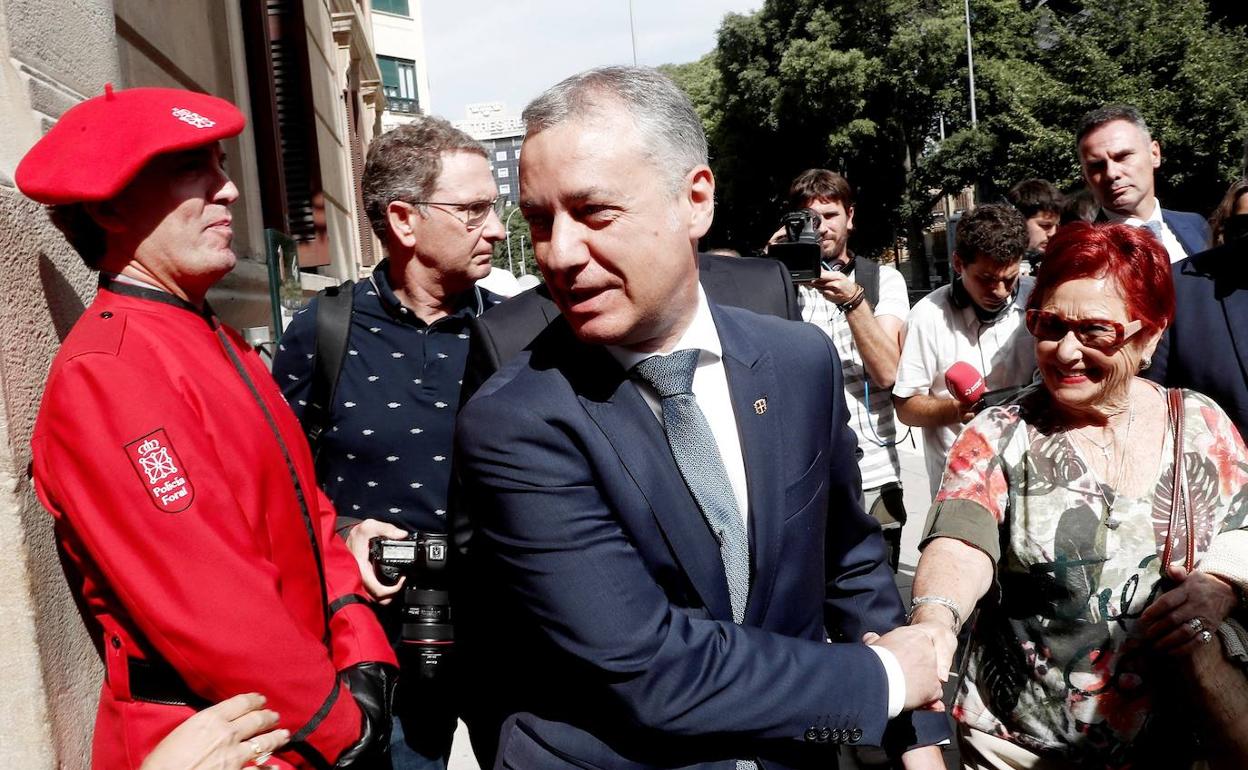 Urkullu a su llegada esta mañana al Parlamento navarro.