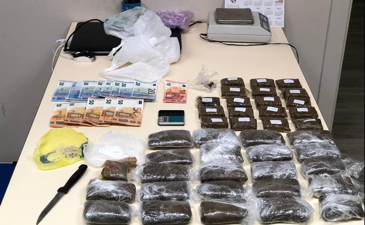 El material incautado.