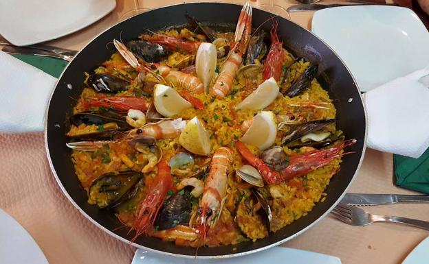 Paella de marisco.