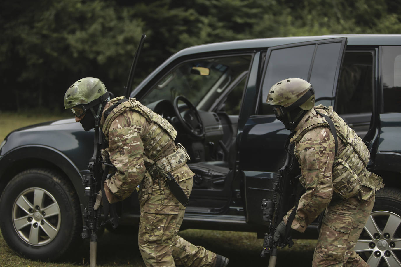 EL CORREO asiste a un entrenamiento de la unidad de intervención, los SWAT de la Ertzaintza, en la sede de Berrozi, donde también tiene su sede la unidad Canina